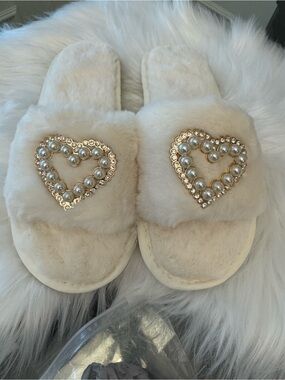 New Faux Fur Pearl Rhinestone Heart Slide Slippers - Cream